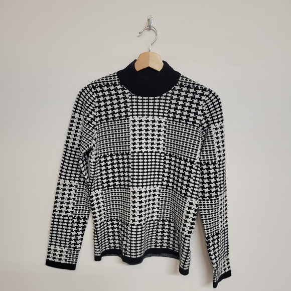 JOSEPH A ,Black and white  turtleneck  Sweater size small - Picture 1 of 8